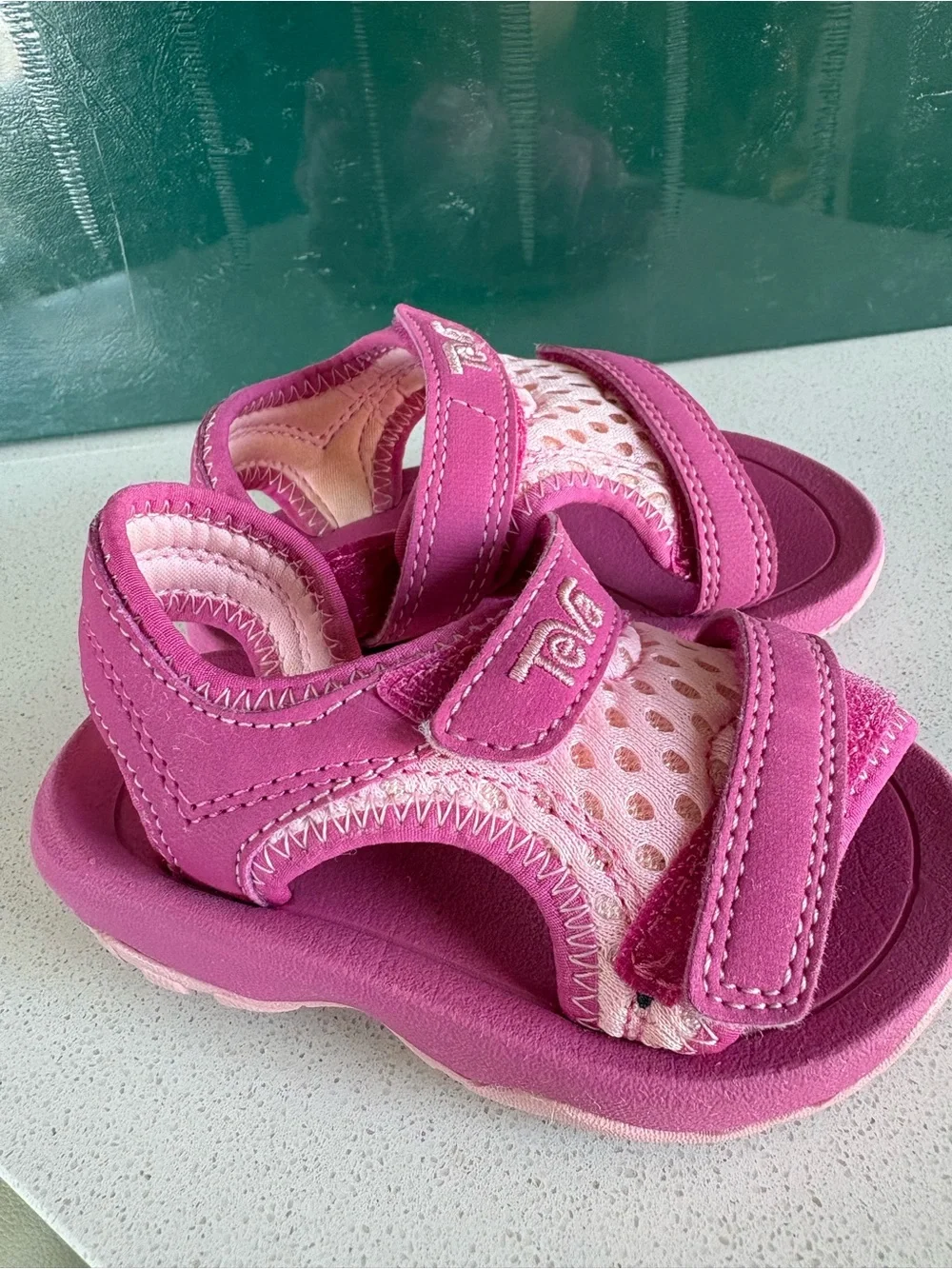 Teva XLT Psyclone Mesh Pink Sandals size 4